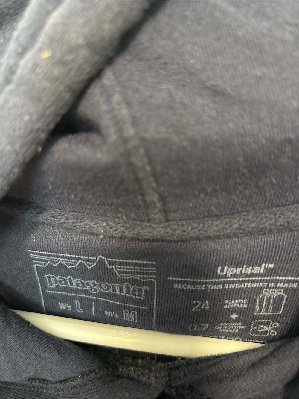 Patagonia unisex Navy Logo Hoodie - Classic Mountain Graphic - Picture 2 of 3